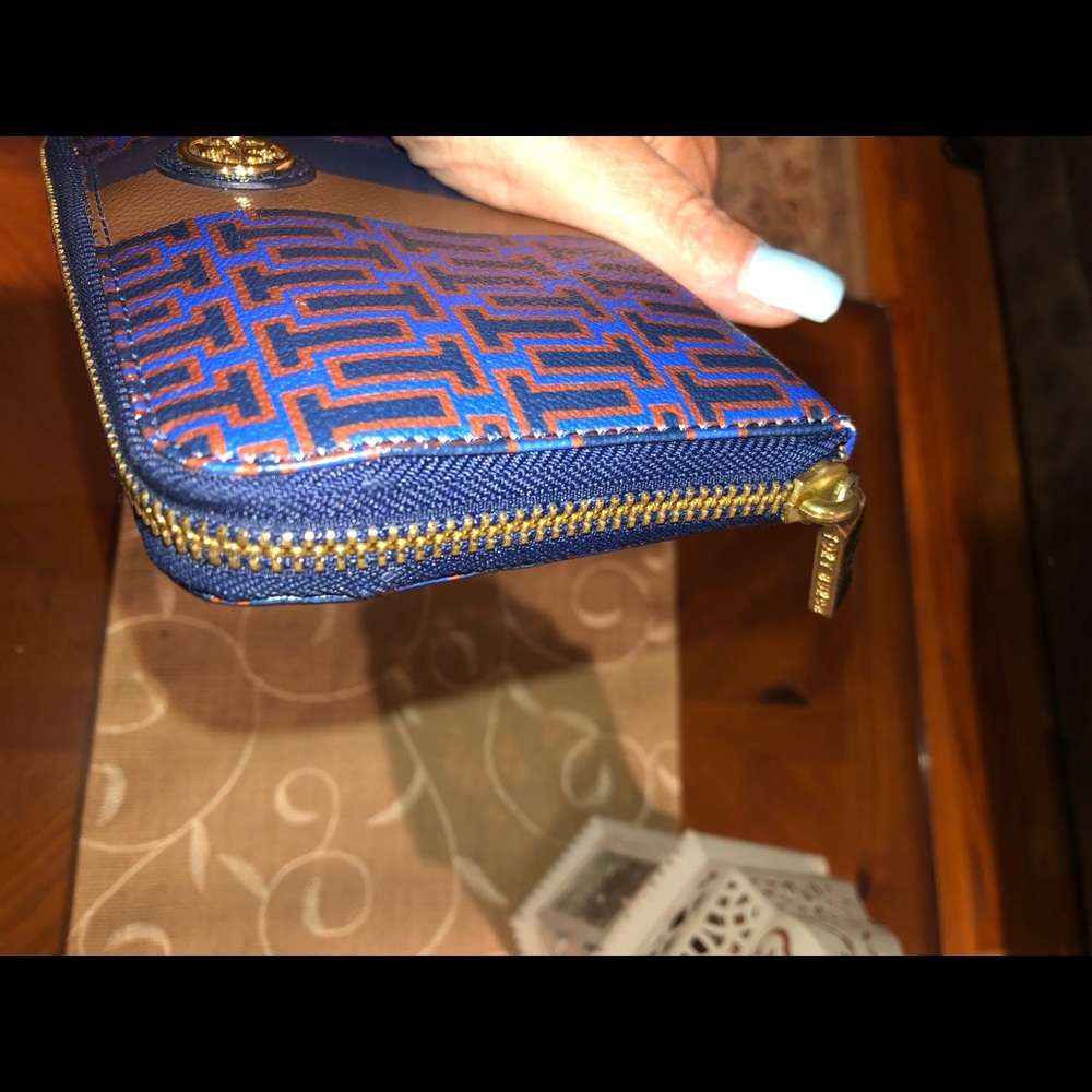 Authentic Tory Burch wallet - Picture 7 of 9